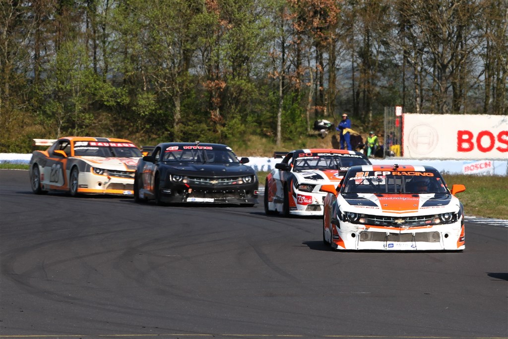 Jesper Egebart (th.) er en af årets debutanter i Auto-G Danish Thundersport Championship
(Foto: CN Photo)